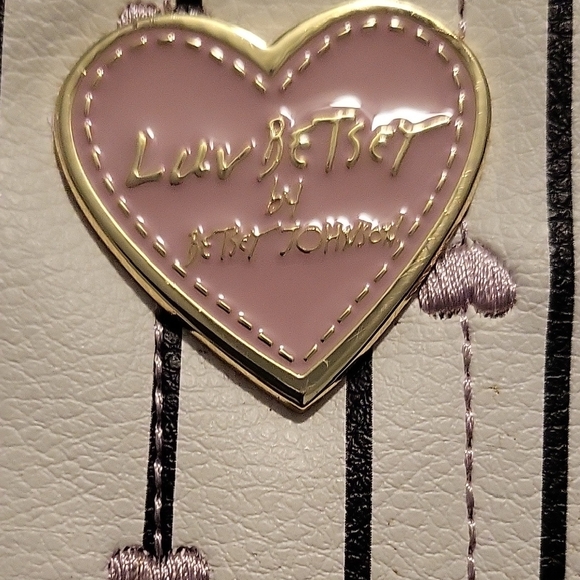 Love Moschino Heart-Shaped Black and Cream Clutch - Picture 4 of 7